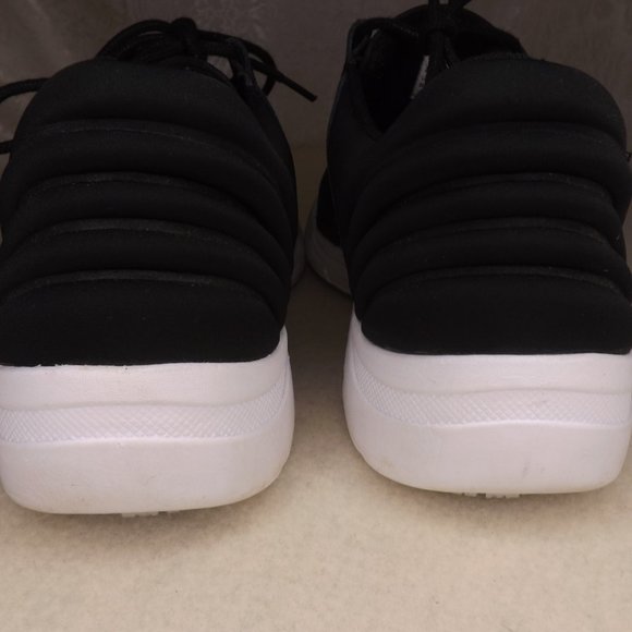 💥SALE💥Easy Street Sneakers- Women's 7.5M - Picture 8 of 9